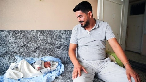 Adana'da taksi sürücüsü aracında dünyaya gelen bebekle buluştu