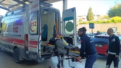 Adana'da tarım iş&ccedil;ilerini taşıyan midib&uuml;s&uuml;n devrildiği kazada 17 kişi yaralandı