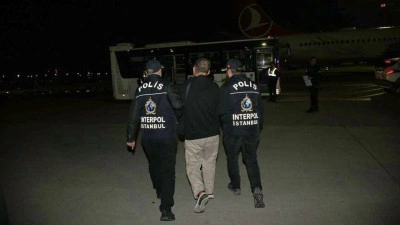 Adana'daki depremde 40 kişinin hayatını kaybettiği binanın firari m&uuml;teahhidi T&uuml;rkiye'ye ia