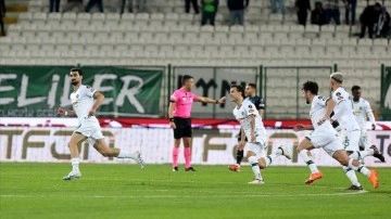 Adana Demirspor deplasmanda 2 golle kazandı