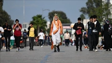 'Adana Kralı' gönüllü olarak kentin tanıtımı için çalışıyor