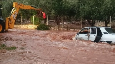 Adana'nın Kozan il&ccedil;esinde sağanak ve dolu etkili oldu
