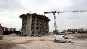 Adana'da depremzedeler için başlanan konutların inşası devam ediyor