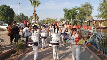 Adana'da kadınların kurduğu bando takımı festivallere renk katıyor