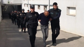Adana'da "Kökünü Kurutma Operasyonu"nda yakalanan 77 zanlı adliyede