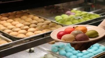 Adı İzmir ile özdeşleşen sokak lezzetleri geceleri de rağbet görüyor