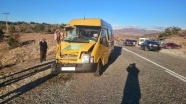 Adıyaman'da öğretmenleri taşıyan minibüs kaza yaptı: 11 yaralı