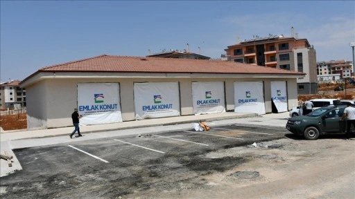 Adıyaman'da yapımı tamamlanan 48 ticarethanenin hak sahiplerine dağıtımı başladı