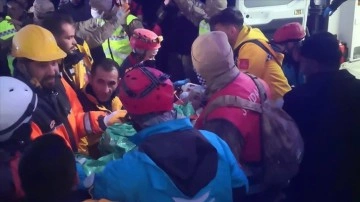 Adıyaman'da depremin 207. saatinde 12 yaşındaki çocuk kurtarıldı