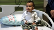 Afgan çocuk Türkiye'de sağlığına kavuştu