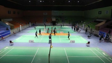 Afgan gençler, TİKA sponsorluğunda Afganistan Badminton Milli Takımı'na girmek için mücadele ed