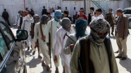 Afganistan'da 16 Taliban üyesi teslim oldu