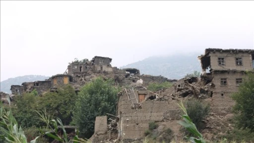 Afganistan'da meydana gelen depremde ölenlerin sayısı 2 bin 205'e yükseldi