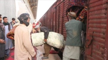 Afganistan'a yardım malzemesi taşıyan 'İyilik Treni'nin 19'uncusu Herat'a ulaştı