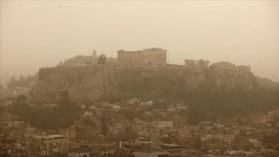 Afrika tozu, Atina'da g&ouml;ky&uuml;z&uuml;n&uuml; sarıya boyadı
