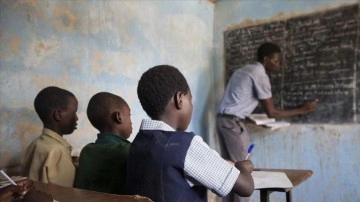 Afrika'da eğitim hakkından mahrum kalan çocuklar terör örgütlerinin eline düşüyor