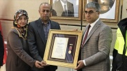 Afrin şehidinin ailesine Devlet Övünç Madalyası