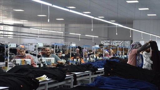 Afyonkarahisar'da beldede açılan tekstil fabrikası kadınlara ekmek kapısı oldu