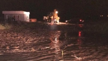 Afyonkarahisar'da şiddetli yağış nedeniyle konteynerde mahsur kalan 9 kişi kurtarıldı