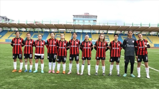 Ağrı'da "Kızlar futbol oynayamaz" algısını yıktılar şimdi 1. Lig peşindeler