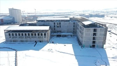 Ağrı'da sismik izolat&ouml;rlerin kullanıldığı 270 yataklı hastanenin inşası s&uuml;r&uuml;yor