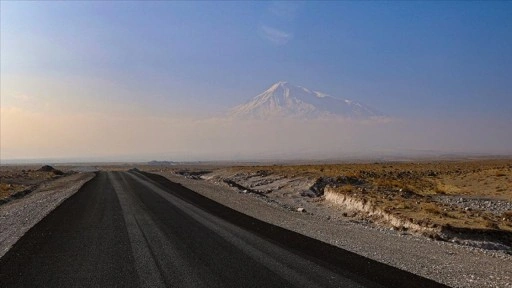 Ağrı Dağı'na yapılan 75 kilometrelik "turizm ve güvenlik yolu" tamamlandı