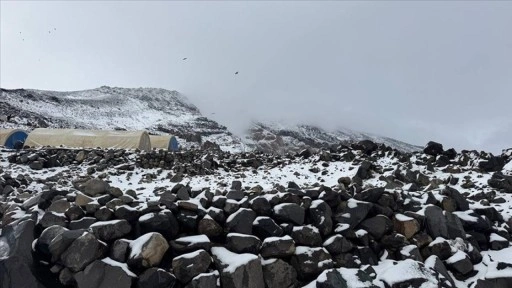 Ağrı Dağı'nda kar yağışı etkili oldu