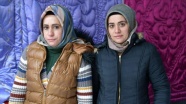 Ağrılı kız kardeşler Elazığ'daki depremzedeler için yorgan dikti