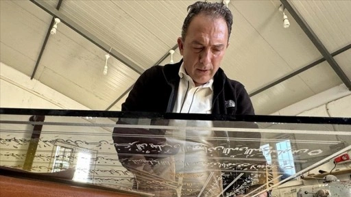 "Ahi Sancağı" 7 ay süren hassas çalışmayla cama işlendi