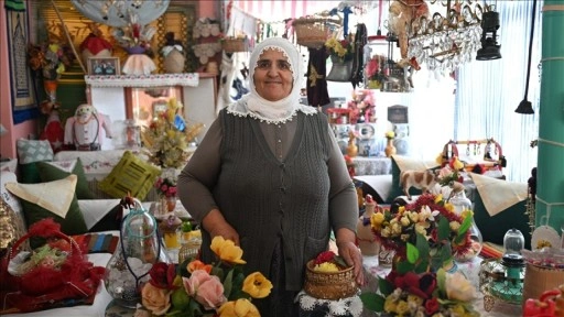 Aile yadigarı eşyalar ve çeyiziyle evini adeta müzeye çevirdi