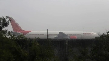 Air India Express, 300 kabin memurunun 