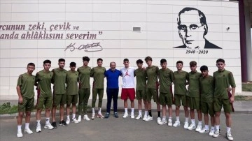 Ajax'a transfer olan Ahmetcan Kaplan, altyapıdaki futbolcularla vedalaştı