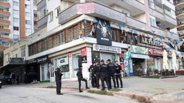AK Parti Çukurova İlçe Başkanlığının boşaltılan binasına silahlı saldırı