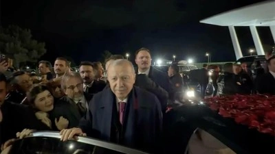 AK Parti'li gen&ccedil;ler Cumhurbaşkanı Erdoğan'ın doğum g&uuml;n&uuml;n&uuml; kutladı