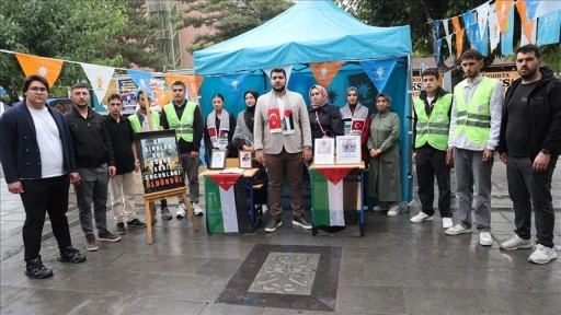 AK Parti'li gençler okulların açıldığı gün Gazze'de öldürülen çocukları unutmadı