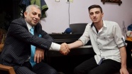AK Parti'li milletvekili Külünk otizmli müzisyen Yazar'ı ziyaret etti
