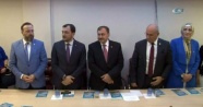 AK Parti'ye katılan MHP'lilerin rozetini Bakan Eroğlu taktı