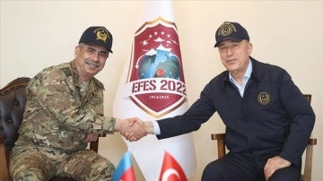 Akar, Azerbaycan Savunma Bakanı Orgeneral Hasanov ile görüştü