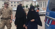Akçakale'de DEAŞ'lı 2 kadın yakalandı