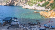 Akdeniz&#039;de korsanların saklandığı Karamağara Koyu turist akınına uğruyor