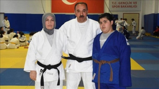 Aksaray'ın "judocu müdürü" ve ailesi, gençlere örnek oluyor