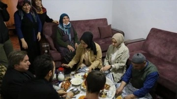 Aksaraylı aileler, gurbetteki öğrencileri iftar sofralarında misafir ediyor