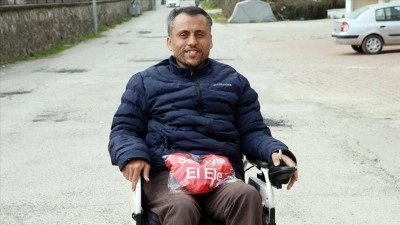 Ak&uuml;l&uuml; tekerlekli sandalye sayesinde 25 yıl sonra sokağa tek başına &ccedil;ıkabilecek