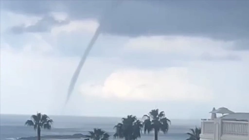 Alanya'da denizde hortum oluştu