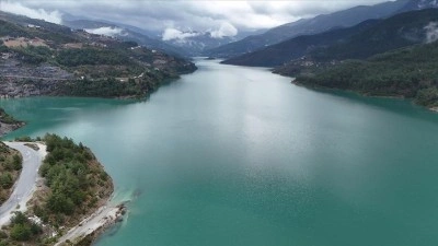Alanya'da tam doluluğa ulaşan Dim Barajı'ndan su tahliyesi yapıldı