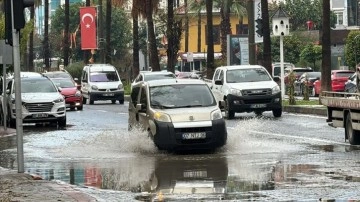 Alanya'da şiddetli yağmur ve dolu etkili oldu