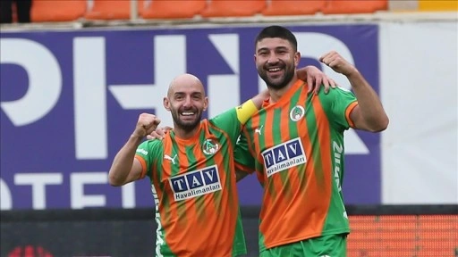 Alanyaspor, Fatih Karag&uuml;mr&uuml;k'&uuml; sahasında 2-0 mağlup etti