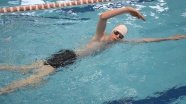 Albino yüzücünün hayali olimpiyatlar