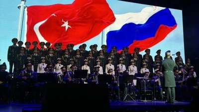 Aleksandrov Rus Kızılordu Korosu ve Hayko Cepkin Harbiye'de aynı sahnede buluştu