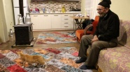 'Ali dede' yeni evinde kedileriyle mutlu